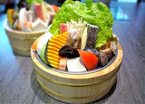 米塔石頭火鍋-新店中正店:‖新店火鍋推薦‖ 米塔石頭火鍋 小無敵海陸鍋 經濟又實惠 / 令人好滿足