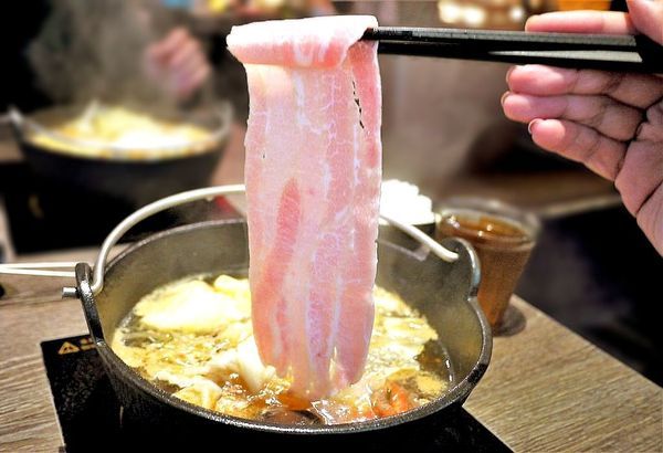 米塔石頭火鍋-新店中正店:‖新店火鍋推薦‖ 米塔石頭火鍋 小無敵海陸鍋 經濟又實惠 / 令人好滿足