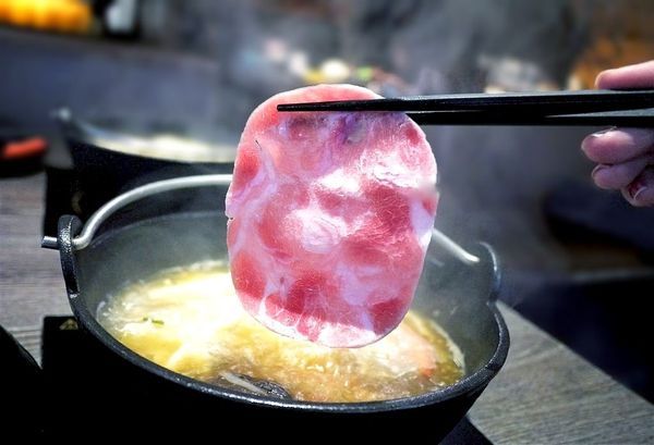 米塔石頭火鍋-新店中正店:‖新店火鍋推薦‖ 米塔石頭火鍋 小無敵海陸鍋 經濟又實惠 / 令人好滿足