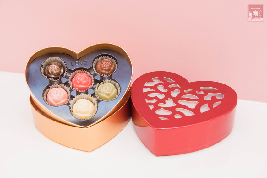 【台南美食】招牌生巧克力｜酒香酒漬微醺口感｜迪士尼.Kitty.口紅造型巧克力｜手作巧克力~~華侖婷娜手工巧克力 - 南人幫