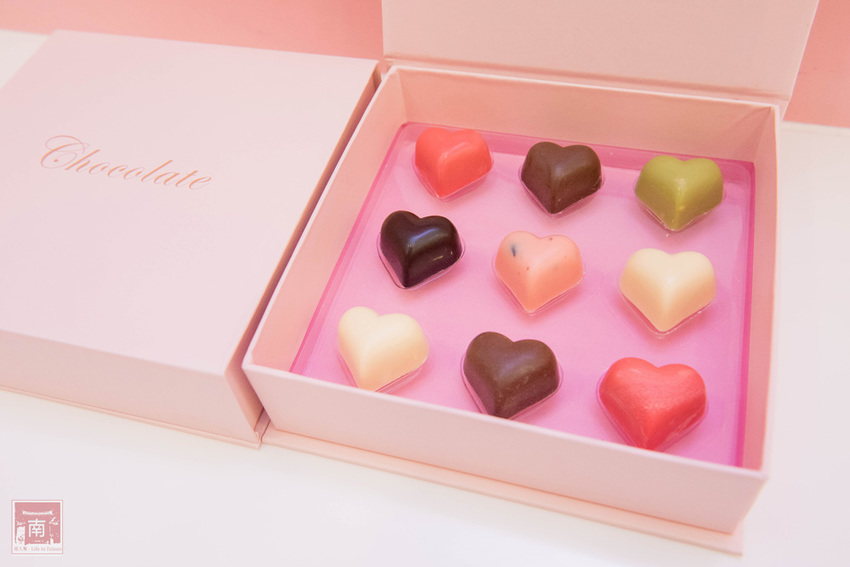 【台南美食】招牌生巧克力｜酒香酒漬微醺口感｜迪士尼.Kitty.口紅造型巧克力｜手作巧克力~~華侖婷娜手工巧克力 - 南人幫