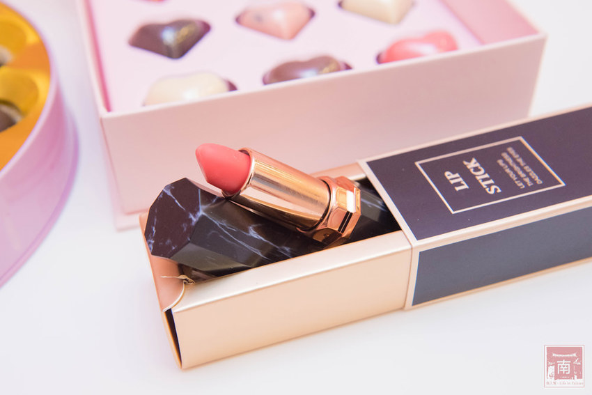 【台南美食】招牌生巧克力｜酒香酒漬微醺口感｜迪士尼.Kitty.口紅造型巧克力｜手作巧克力~~華侖婷娜手工巧克力 - 南人幫