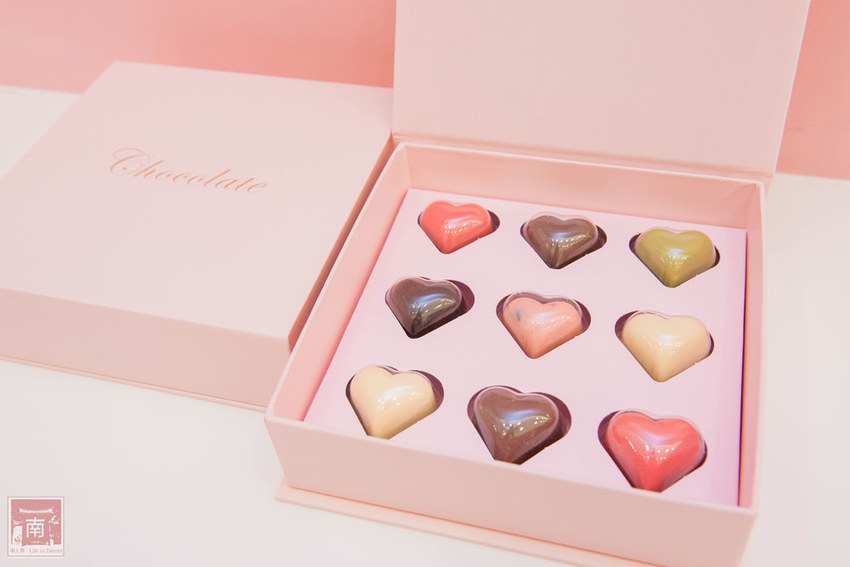 【台南美食】招牌生巧克力｜酒香酒漬微醺口感｜迪士尼.Kitty.口紅造型巧克力｜手作巧克力~~華侖婷娜手工巧克力 - 南人幫