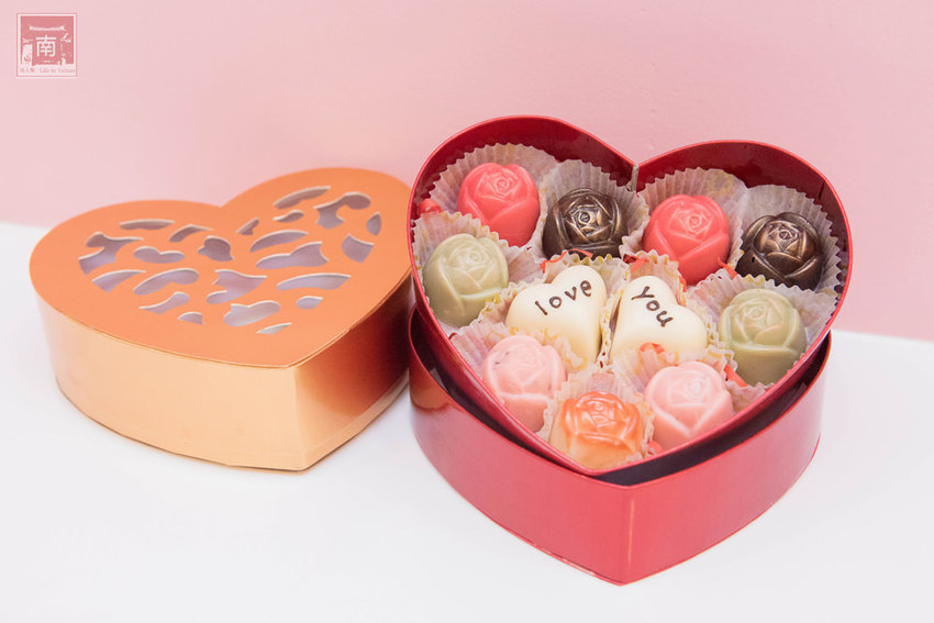 【台南美食】招牌生巧克力｜酒香酒漬微醺口感｜迪士尼.Kitty.口紅造型巧克力｜手作巧克力~~華侖婷娜手工巧克力 - 南人幫