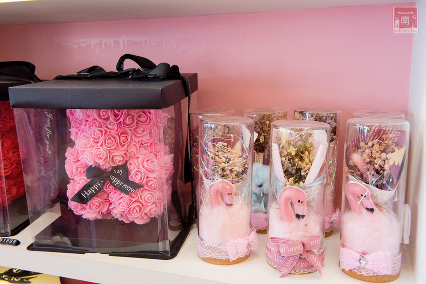 【台南美食】招牌生巧克力｜酒香酒漬微醺口感｜迪士尼.Kitty.口紅造型巧克力｜手作巧克力~~華侖婷娜手工巧克力 - 南人幫