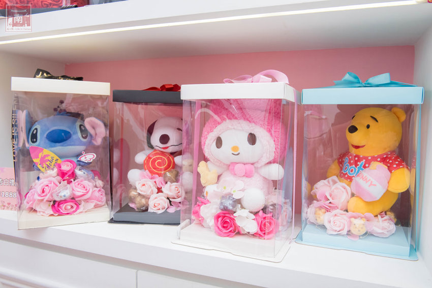 【台南美食】招牌生巧克力｜酒香酒漬微醺口感｜迪士尼.Kitty.口紅造型巧克力｜手作巧克力~~華侖婷娜手工巧克力 - 南人幫