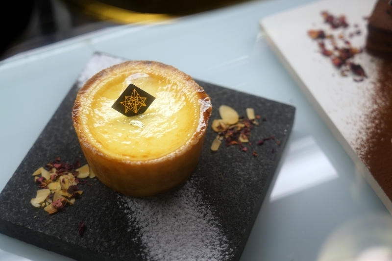 跳躍的宅男 - [台北大安區咖啡廳推薦]Uranium Cafe 鈾咖啡-設計美感悠閒空間  地下室獨立空間如高質感俱樂部 不限時有插座工作咖啡廳 忠孝復興咖啡廳推薦