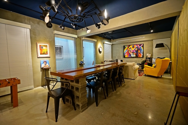 跳躍的宅男 - [台北大安區咖啡廳推薦]Uranium Cafe 鈾咖啡-設計美感悠閒空間  地下室獨立空間如高質感俱樂部 不限時有插座工作咖啡廳 忠孝復興咖啡廳推薦