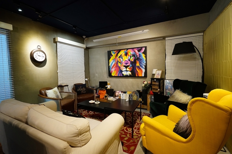 跳躍的宅男 - [台北大安區咖啡廳推薦]Uranium Cafe 鈾咖啡-設計美感悠閒空間  地下室獨立空間如高質感俱樂部 不限時有插座工作咖啡廳 忠孝復興咖啡廳推薦