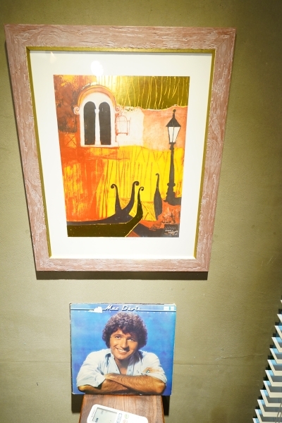 跳躍的宅男 - [台北大安區咖啡廳推薦]Uranium Cafe 鈾咖啡-設計美感悠閒空間  地下室獨立空間如高質感俱樂部 不限時有插座工作咖啡廳 忠孝復興咖啡廳推薦