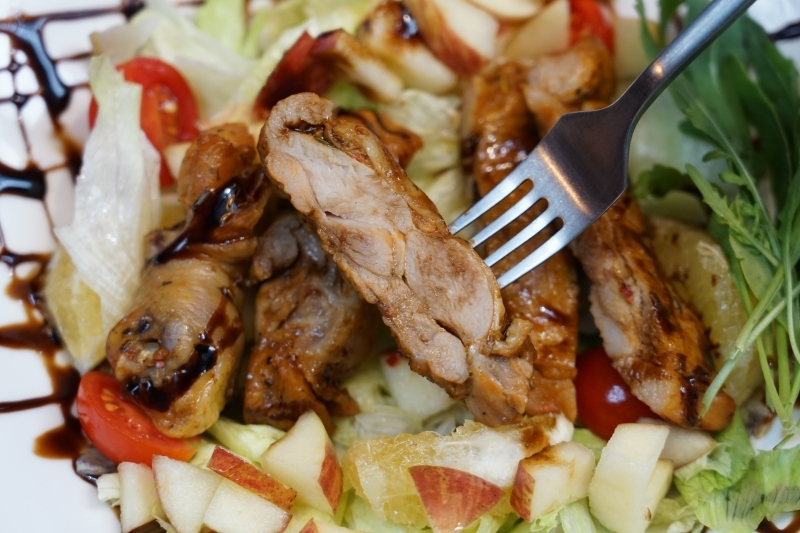 跳躍的宅男 - [台北大安區咖啡廳推薦]Uranium Cafe 鈾咖啡-設計美感悠閒空間  地下室獨立空間如高質感俱樂部 不限時有插座工作咖啡廳 忠孝復興咖啡廳推薦