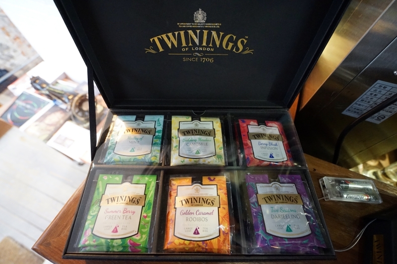 跳躍的宅男 - [台北大安區咖啡廳推薦]Uranium Cafe 鈾咖啡-設計美感悠閒空間  地下室獨立空間如高質感俱樂部 不限時有插座工作咖啡廳 忠孝復興咖啡廳推薦