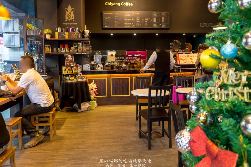 高雄鼓山︱季洋莊園咖啡隨行吧 點一道德式烤派克,沉浸在草莓與咖啡香的優雅時光!Chiyang Coffee(高雄巨蛋店)