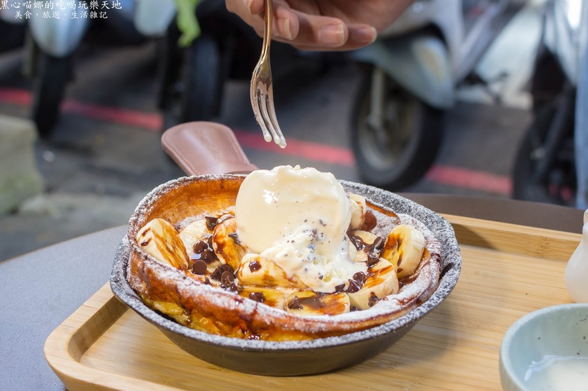 高雄鼓山︱季洋莊園咖啡隨行吧 點一道德式烤派克,沉浸在草莓與咖啡香的優雅時光!Chiyang Coffee(高雄巨蛋店)