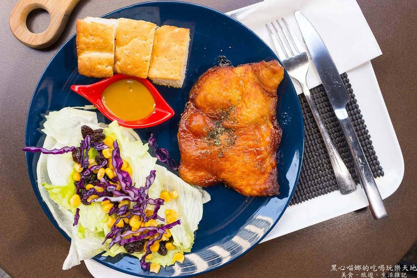 高雄鼓山︱季洋莊園咖啡隨行吧 點一道德式烤派克,沉浸在草莓與咖啡香的優雅時光!Chiyang Coffee(高雄巨蛋店)