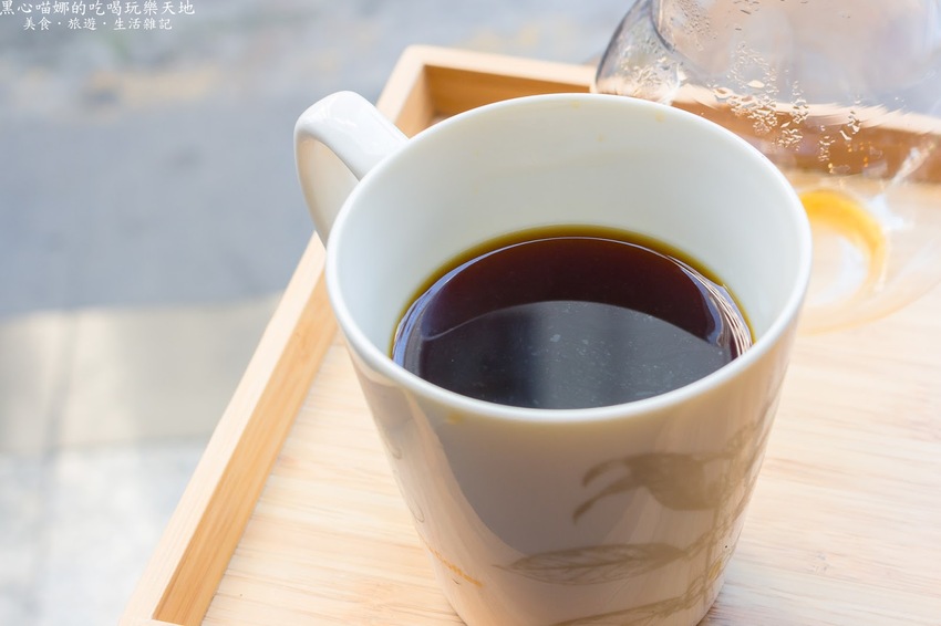 高雄鼓山︱季洋莊園咖啡隨行吧 點一道德式烤派克,沉浸在草莓與咖啡香的優雅時光!Chiyang Coffee(高雄巨蛋店)