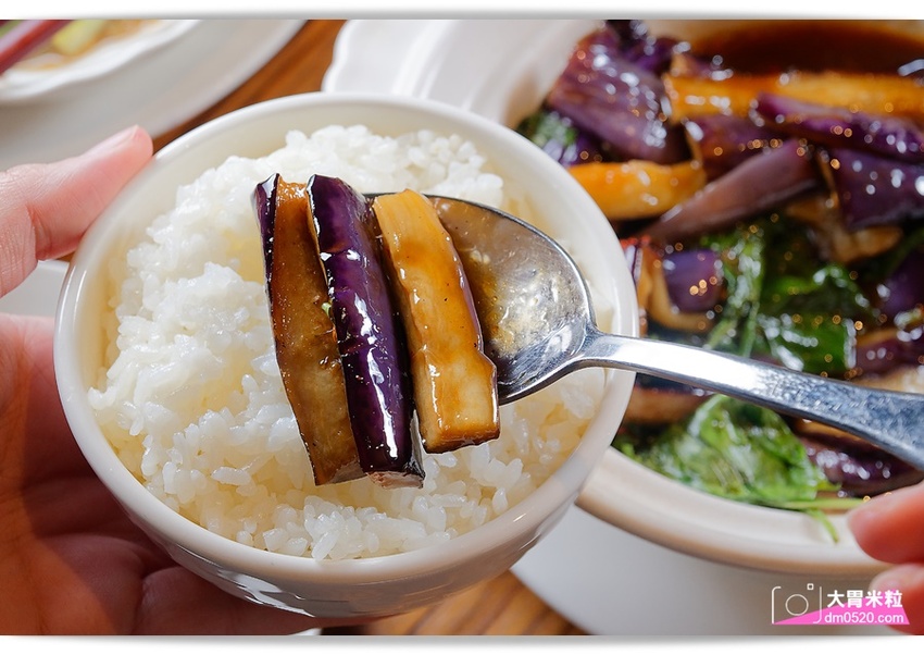 全台首間榮獲米其林必比登推薦蔬食餐廳,祥和蔬食料理慶城店,四川麻辣x創意蔬食料理,必吃招牌松柏長青/麻辣臭豆腐/酸白菜鍋,台北蔬食料理推薦,台北素食餐廳推薦, - 大胃米粒 DAVID & M