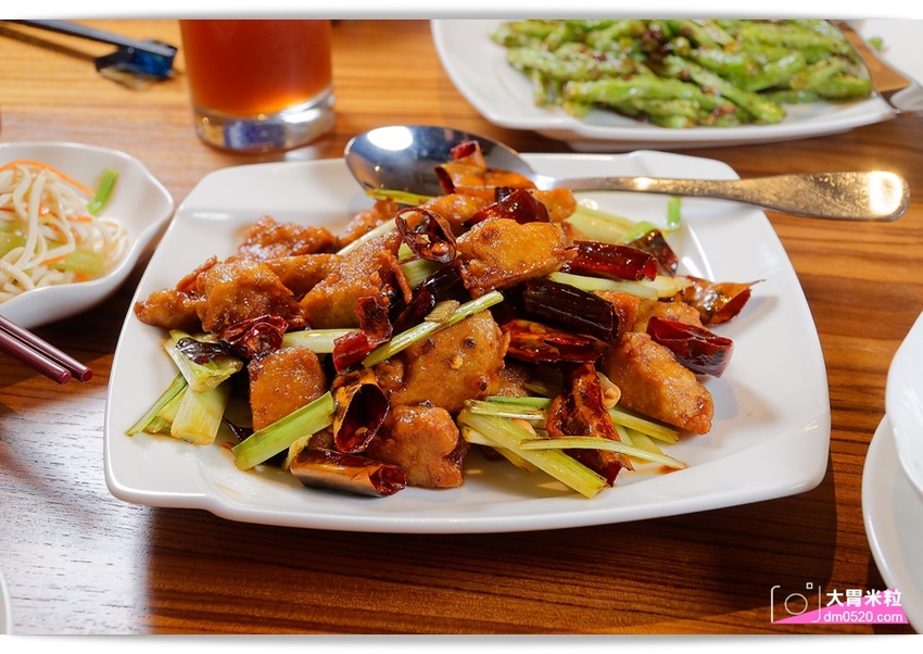 全台首間榮獲米其林必比登推薦蔬食餐廳,祥和蔬食料理慶城店,四川麻辣x創意蔬食料理,必吃招牌松柏長青/麻辣臭豆腐/酸白菜鍋,台北蔬食料理推薦,台北素食餐廳推薦, - 大胃米粒 DAVID & M