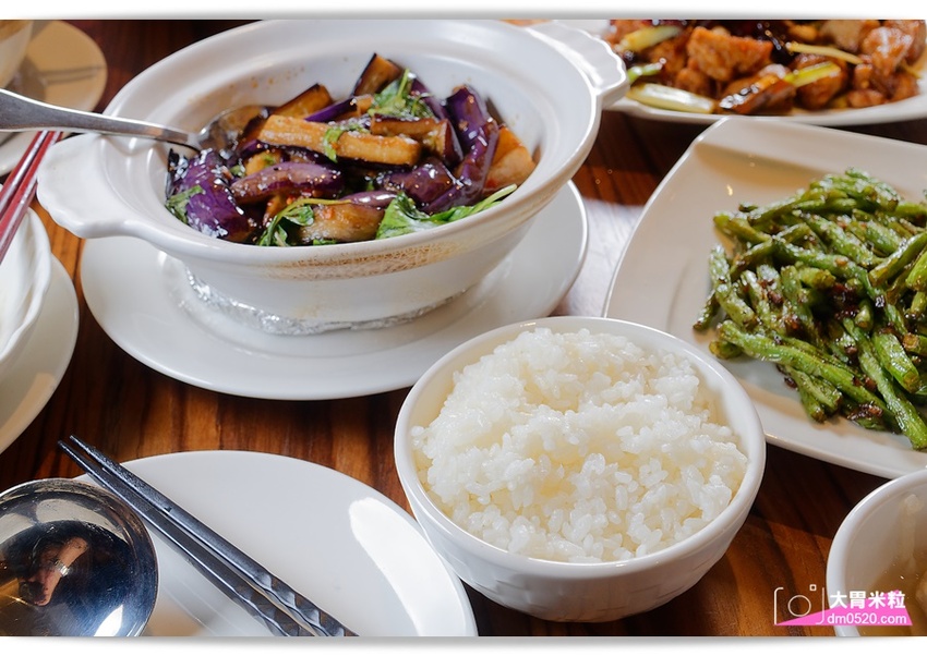 全台首間榮獲米其林必比登推薦蔬食餐廳,祥和蔬食料理慶城店,四川麻辣x創意蔬食料理,必吃招牌松柏長青/麻辣臭豆腐/酸白菜鍋,台北蔬食料理推薦,台北素食餐廳推薦, - 大胃米粒 DAVID & M