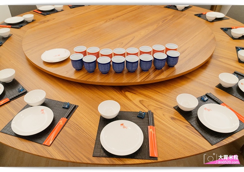 全台首間榮獲米其林必比登推薦蔬食餐廳,祥和蔬食料理慶城店,四川麻辣x創意蔬食料理,必吃招牌松柏長青/麻辣臭豆腐/酸白菜鍋,台北蔬食料理推薦,台北素食餐廳推薦, - 大胃米粒 DAVID & M