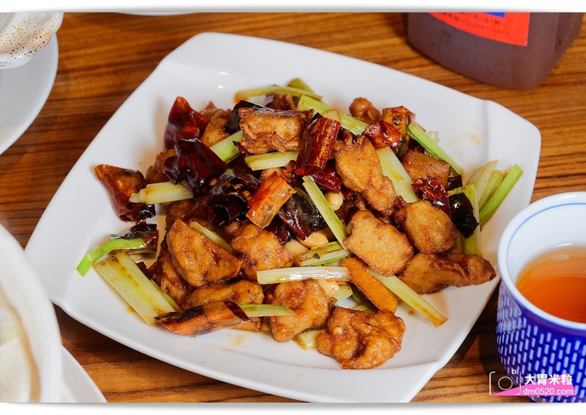 全台首間榮獲米其林必比登推薦蔬食餐廳,祥和蔬食料理慶城店,四川麻辣x創意蔬食料理,必吃招牌松柏長青/麻辣臭豆腐/酸白菜鍋,台北蔬食料理推薦,台北素食餐廳推薦, - 大胃米粒 DAVID & M