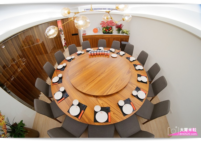 全台首間榮獲米其林必比登推薦蔬食餐廳,祥和蔬食料理慶城店,四川麻辣x創意蔬食料理,必吃招牌松柏長青/麻辣臭豆腐/酸白菜鍋,台北蔬食料理推薦,台北素食餐廳推薦, - 大胃米粒 DAVID & M