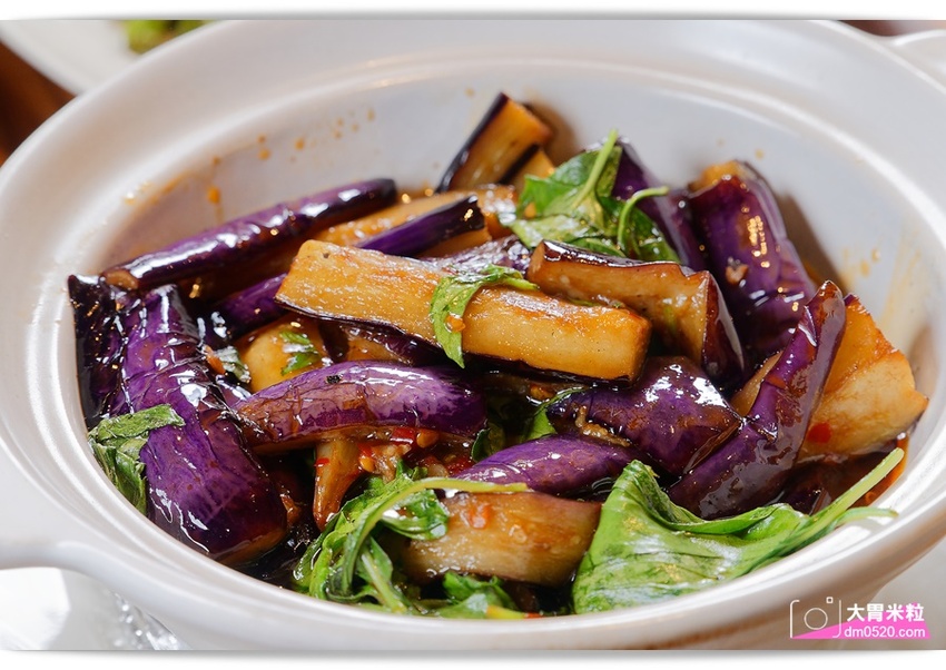 全台首間榮獲米其林必比登推薦蔬食餐廳,祥和蔬食料理慶城店,四川麻辣x創意蔬食料理,必吃招牌松柏長青/麻辣臭豆腐/酸白菜鍋,台北蔬食料理推薦,台北素食餐廳推薦, - 大胃米粒 DAVID & M