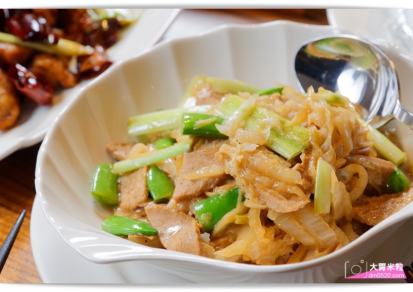 全台首間榮獲米其林必比登推薦蔬食餐廳,祥和蔬食料理慶城店,四川麻辣x創意蔬食料理,必吃招牌松柏長青/麻辣臭豆腐/酸白菜鍋,台北蔬食料理推薦,台北素食餐廳推薦, - 大胃米粒 DAVID & M