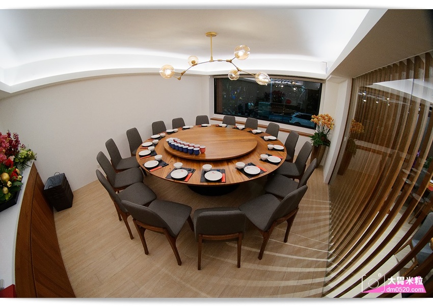 全台首間榮獲米其林必比登推薦蔬食餐廳,祥和蔬食料理慶城店,四川麻辣x創意蔬食料理,必吃招牌松柏長青/麻辣臭豆腐/酸白菜鍋,台北蔬食料理推薦,台北素食餐廳推薦, - 大胃米粒 DAVID & M