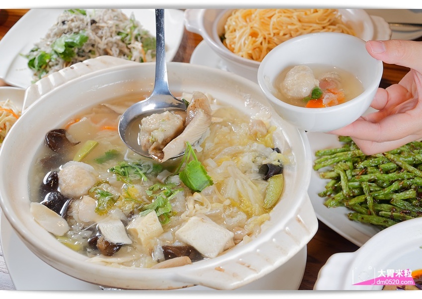 全台首間榮獲米其林必比登推薦蔬食餐廳,祥和蔬食料理慶城店,四川麻辣x創意蔬食料理,必吃招牌松柏長青/麻辣臭豆腐/酸白菜鍋,台北蔬食料理推薦,台北素食餐廳推薦, - 大胃米粒 DAVID & M