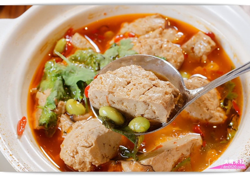 全台首間榮獲米其林必比登推薦蔬食餐廳,祥和蔬食料理慶城店,四川麻辣x創意蔬食料理,必吃招牌松柏長青/麻辣臭豆腐/酸白菜鍋,台北蔬食料理推薦,台北素食餐廳推薦, - 大胃米粒 DAVID & M