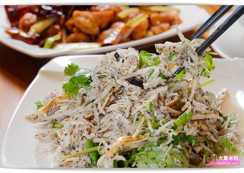 全台首間榮獲米其林必比登推薦蔬食餐廳,祥和蔬食料理慶城店,四川麻辣x創意蔬食料理,必吃招牌松柏長青/麻辣臭豆腐/酸白菜鍋,台北蔬食料理推薦,台北素食餐廳推薦, - 大胃米粒 DAVID & M