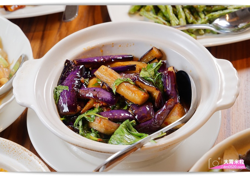 全台首間榮獲米其林必比登推薦蔬食餐廳,祥和蔬食料理慶城店,四川麻辣x創意蔬食料理,必吃招牌松柏長青/麻辣臭豆腐/酸白菜鍋,台北蔬食料理推薦,台北素食餐廳推薦, - 大胃米粒 DAVID & M