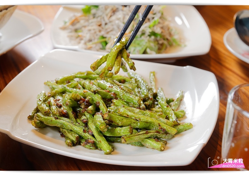 全台首間榮獲米其林必比登推薦蔬食餐廳,祥和蔬食料理慶城店,四川麻辣x創意蔬食料理,必吃招牌松柏長青/麻辣臭豆腐/酸白菜鍋,台北蔬食料理推薦,台北素食餐廳推薦, - 大胃米粒 DAVID & M