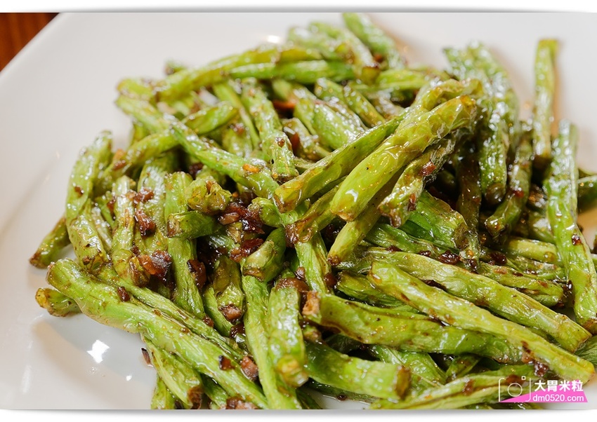 全台首間榮獲米其林必比登推薦蔬食餐廳,祥和蔬食料理慶城店,四川麻辣x創意蔬食料理,必吃招牌松柏長青/麻辣臭豆腐/酸白菜鍋,台北蔬食料理推薦,台北素食餐廳推薦, - 大胃米粒 DAVID & M