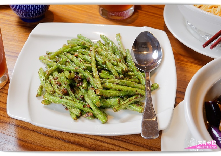 全台首間榮獲米其林必比登推薦蔬食餐廳,祥和蔬食料理慶城店,四川麻辣x創意蔬食料理,必吃招牌松柏長青/麻辣臭豆腐/酸白菜鍋,台北蔬食料理推薦,台北素食餐廳推薦, - 大胃米粒 DAVID & M