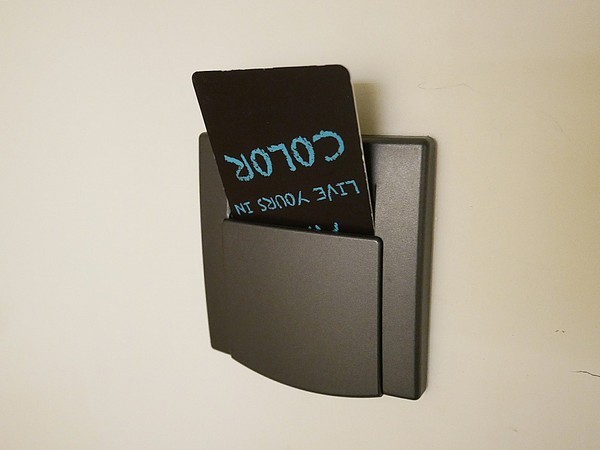 台灣青旅膠囊旅店:台灣青旅膠囊旅店-台北車站附近膠囊旅店 近M8出口 覓食、購物、交通都方便 安靜且舒適的空間 讓我不想回家了