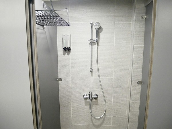 台灣青旅膠囊旅店:台灣青旅膠囊旅店-台北車站附近膠囊旅店 近M8出口 覓食、購物、交通都方便 安靜且舒適的空間 讓我不想回家了