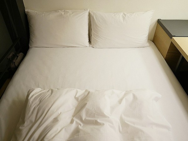 台灣青旅膠囊旅店:台灣青旅膠囊旅店-台北車站附近膠囊旅店 近M8出口 覓食、購物、交通都方便 安靜且舒適的空間 讓我不想回家了