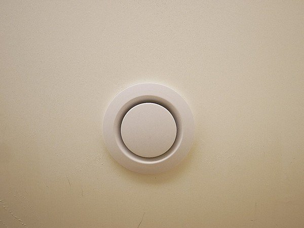 台灣青旅膠囊旅店:台灣青旅膠囊旅店-台北車站附近膠囊旅店 近M8出口 覓食、購物、交通都方便 安靜且舒適的空間 讓我不想回家了