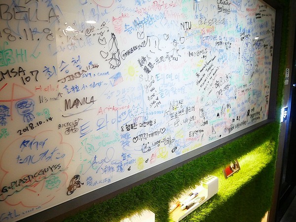 台灣青旅膠囊旅店:台灣青旅膠囊旅店-台北車站附近膠囊旅店 近M8出口 覓食、購物、交通都方便 安靜且舒適的空間 讓我不想回家了