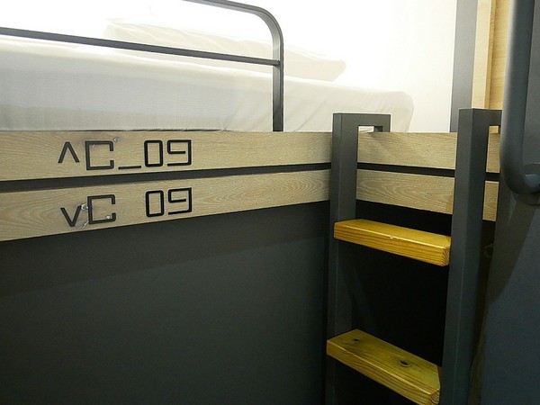 台灣青旅膠囊旅店:台灣青旅膠囊旅店-台北車站附近膠囊旅店 近M8出口 覓食、購物、交通都方便 安靜且舒適的空間 讓我不想回家了