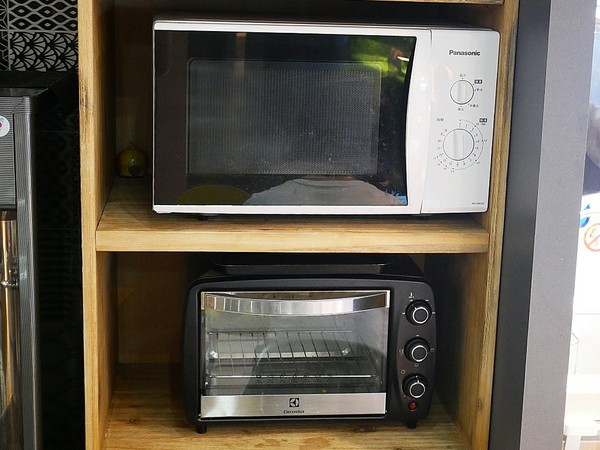 台灣青旅膠囊旅店:台灣青旅膠囊旅店-台北車站附近膠囊旅店 近M8出口 覓食、購物、交通都方便 安靜且舒適的空間 讓我不想回家了