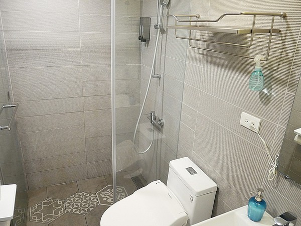 台灣青旅膠囊旅店:台灣青旅膠囊旅店-台北車站附近膠囊旅店 近M8出口 覓食、購物、交通都方便 安靜且舒適的空間 讓我不想回家了