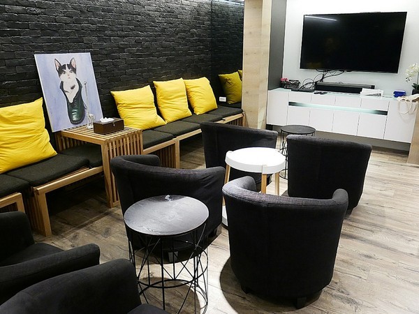 台灣青旅膠囊旅店:台灣青旅膠囊旅店-台北車站附近膠囊旅店 近M8出口 覓食、購物、交通都方便 安靜且舒適的空間 讓我不想回家了