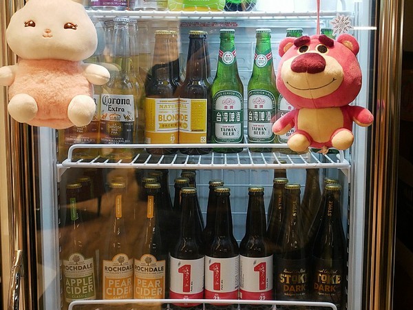 台灣青旅膠囊旅店:台灣青旅膠囊旅店-台北車站附近膠囊旅店 近M8出口 覓食、購物、交通都方便 安靜且舒適的空間 讓我不想回家了