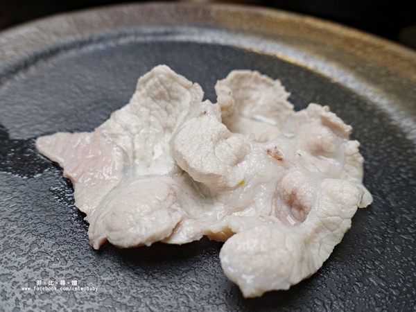 化饈火鍋《原肉、海鮮、時蔬 專賣》：【板橋火鍋】化饈火鍋 主打天然原味新鮮高檔食材 卻擁有平價美味鍋物的頂級享受 原肉/海鮮/時蔬專賣 文末抽獎