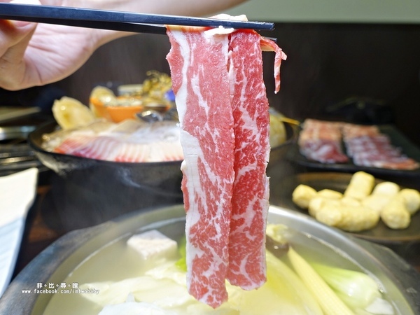 化饈火鍋《原肉、海鮮、時蔬 專賣》：【板橋火鍋】化饈火鍋 主打天然原味新鮮高檔食材 卻擁有平價美味鍋物的頂級享受 原肉/海鮮/時蔬專賣 文末抽獎