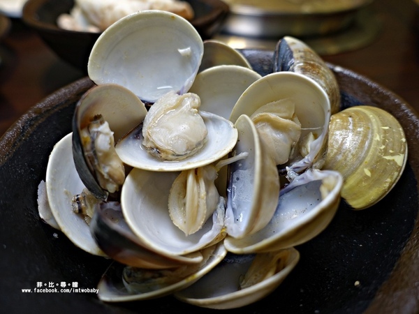 化饈火鍋《原肉、海鮮、時蔬 專賣》：【板橋火鍋】化饈火鍋 主打天然原味新鮮高檔食材 卻擁有平價美味鍋物的頂級享受 原肉/海鮮/時蔬專賣 文末抽獎