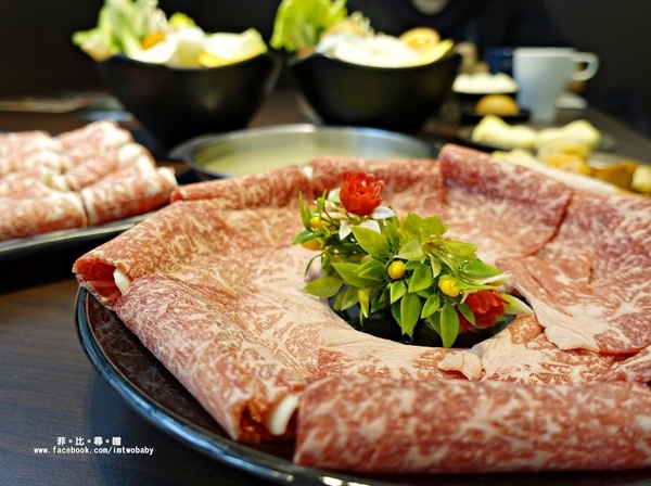 化饈火鍋《原肉、海鮮、時蔬 專賣》：【板橋火鍋】化饈火鍋 主打天然原味新鮮高檔食材 卻擁有平價美味鍋物的頂級享受 原肉/海鮮/時蔬專賣 文末抽獎